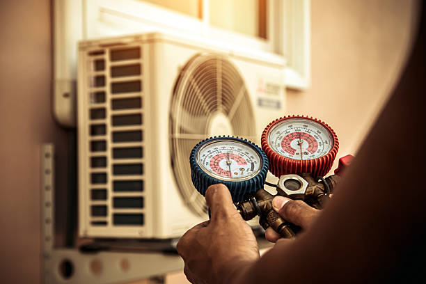Professional Hvac technician working in Kentland, IN
